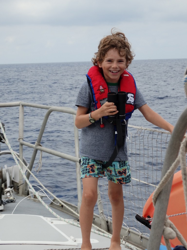 Amos répond à sa classe